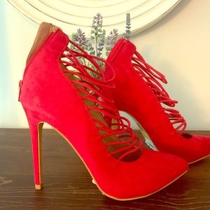 Size 8 PAOLA RDR Red High Heel